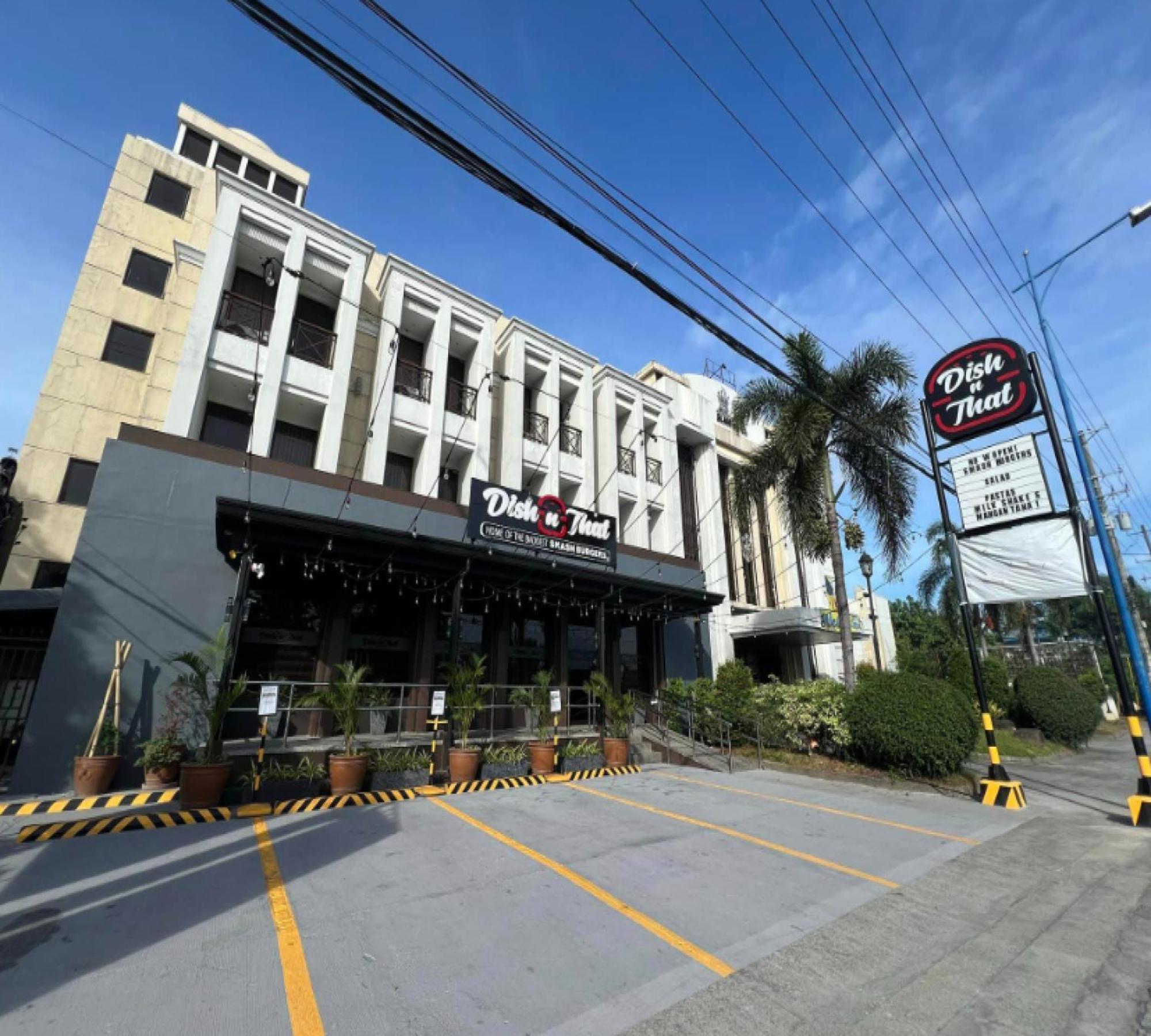 Bliss Hotel San Fernando Pampanga City Buitenkant foto